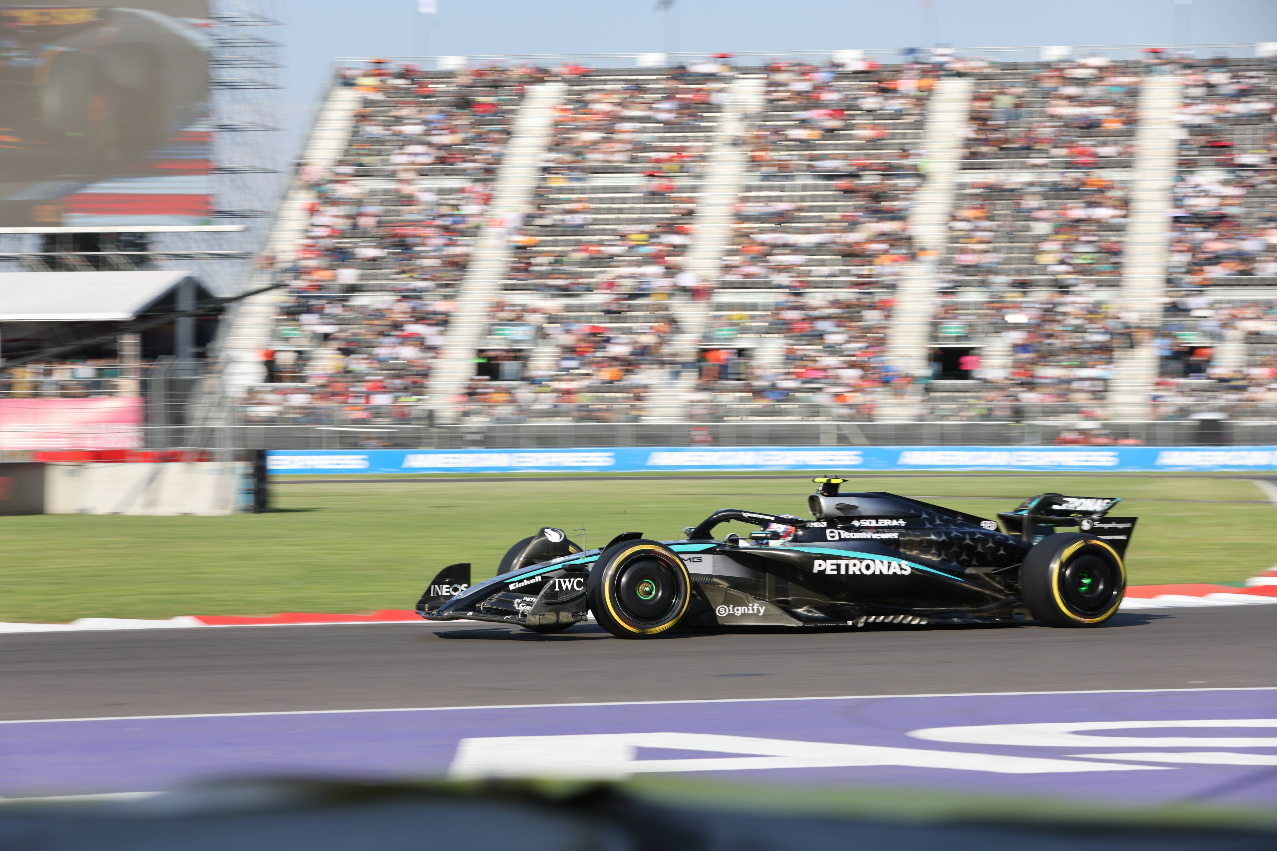 梅赛德斯绝杀阿斯顿马丁，诺里斯统治全场