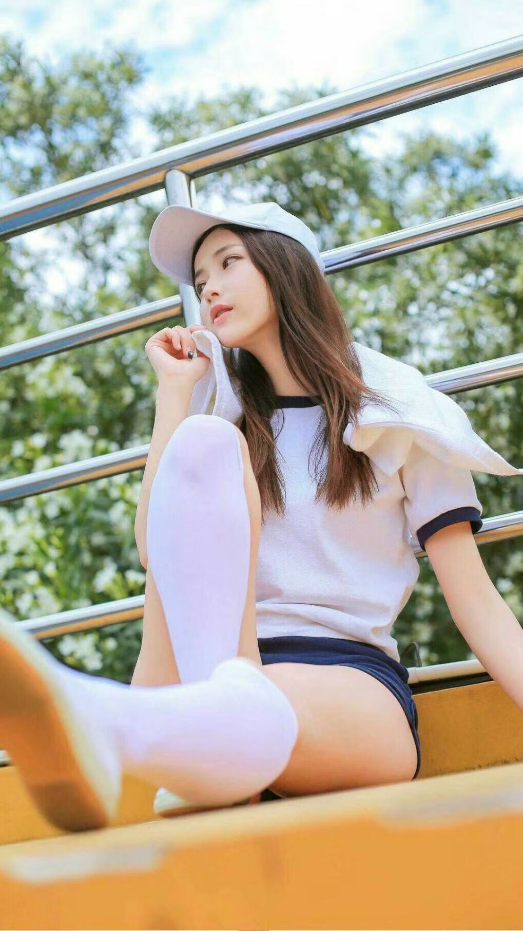 绿茵场与乒乓台的双重奏，当足球与乒乓共奏体育精神的华章